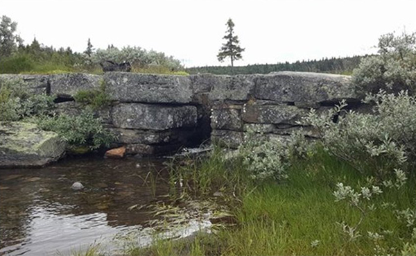 The existing dam at the outlet of Svintjønna lake.